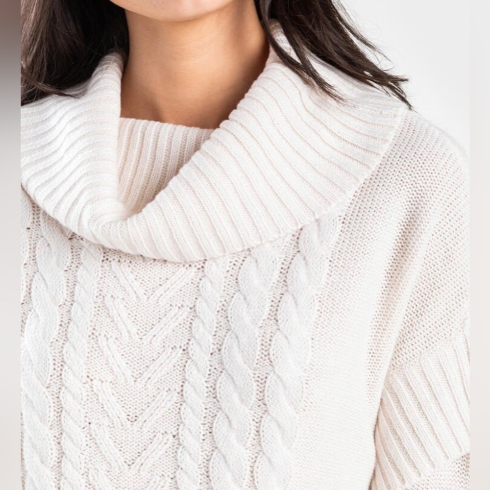 ⭐️NWT poncho sweater size Large/XLarge - Picture 4 of 4